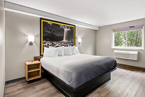 Super 8 by Wyndham Lewiston Auburn Area