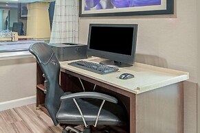 La Quinta Inn & Suites by Wyndham Baton Rouge Siegen Lane