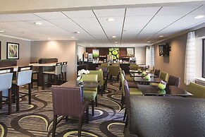 La Quinta Inn & Suites by Wyndham Baton Rouge Siegen Lane