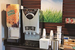 La Quinta Inn & Suites by Wyndham Baton Rouge Siegen Lane