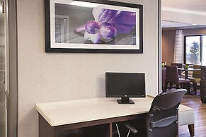 La Quinta Inn & Suites by Wyndham Baton Rouge Siegen Lane