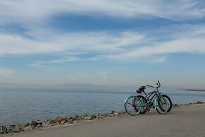 The Marina Inn on San Francisco Bay