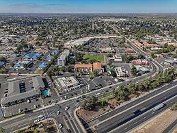 Hillstone Inn Tulare, an Ascend Collection Hotel