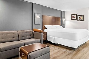 Rodeway Inn & Suites