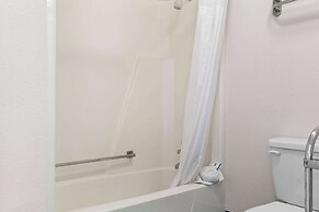 Rodeway Inn & Suites