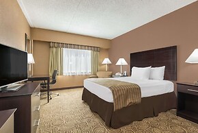 Ramada Hotel & Conference Center by Wyndham Paintsville