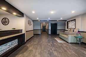 Travelodge by Wyndham Brooklyn Center