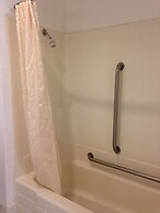 Travelodge by Wyndham Brooklyn Center