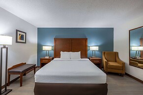 Travelodge by Wyndham Brooklyn Center