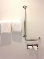 Travelodge by Wyndham Brooklyn Center