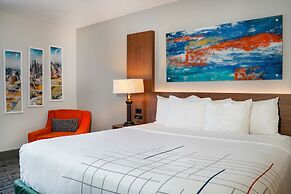 La Quinta Inn & Suites by Wyndham Nashville Airport
