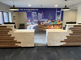 La Quinta Inn & Suites by Wyndham Nashville Airport