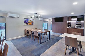 La Quinta Inn & Suites by Wyndham Nashville Airport