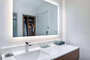 La Quinta Inn & Suites by Wyndham Nashville Airport