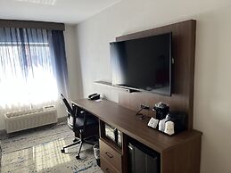 La Quinta Inn & Suites by Wyndham Nashville Airport