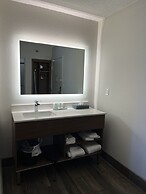 La Quinta Inn & Suites by Wyndham Nashville Airport