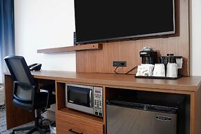 La Quinta Inn & Suites by Wyndham Nashville Airport