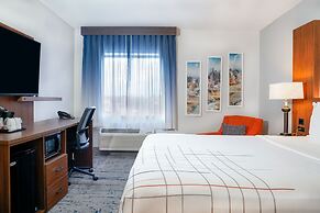 La Quinta Inn & Suites by Wyndham Nashville Airport