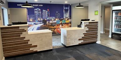 La Quinta Inn & Suites by Wyndham Nashville Airport