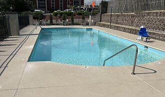 La Quinta Inn & Suites by Wyndham Nashville Airport