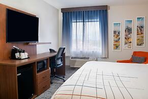 La Quinta Inn & Suites by Wyndham Nashville Airport