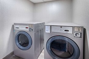 La Quinta Inn & Suites by Wyndham Nashville Airport