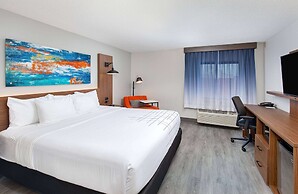 La Quinta Inn & Suites by Wyndham Nashville Airport