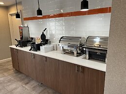 La Quinta Inn & Suites by Wyndham Nashville Airport