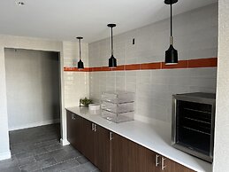 La Quinta Inn & Suites by Wyndham Nashville Airport