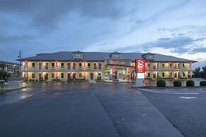 Red Roof Inn & Suites Calhoun