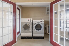 Red Roof Inn & Suites Calhoun