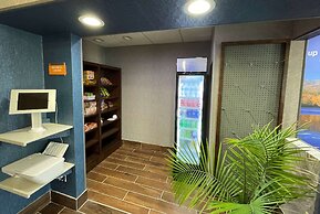 La Quinta Inn & Suites by Wyndham Fayetteville I-95
