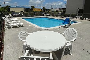 La Quinta Inn & Suites by Wyndham Fayetteville I-95
