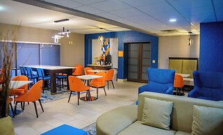 La Quinta Inn & Suites by Wyndham Fayetteville I-95
