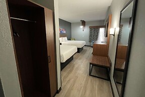 La Quinta Inn & Suites by Wyndham Fayetteville I-95