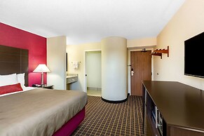 Baymont Inn & Suites by Wyndham Mukwonago