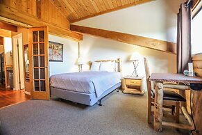 The Boulder Creek Lodge