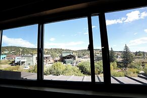 The Boulder Creek Lodge
