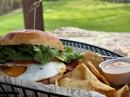 Rocky Crest Golf Resort