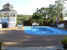 Inn on the Lake