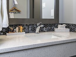 Paradise Inn & Conference Centre