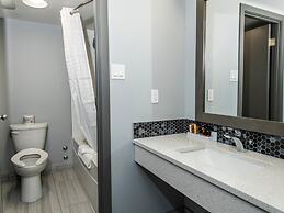 Paradise Inn & Conference Centre