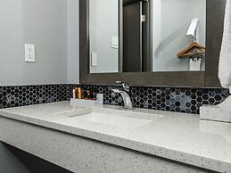 Paradise Inn & Conference Centre