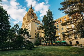 Grand Hotel International
