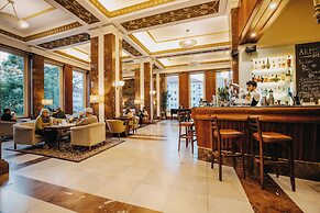 Grand Hotel International