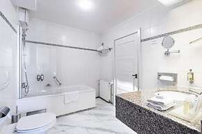 Grand Hotel International