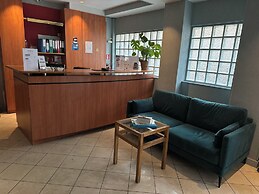 Merryl Hotel