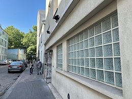Merryl Hotel