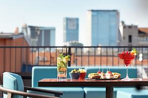 Puccini Hotel Milan, Tapestry Collection by Hilton