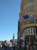 City Hotel